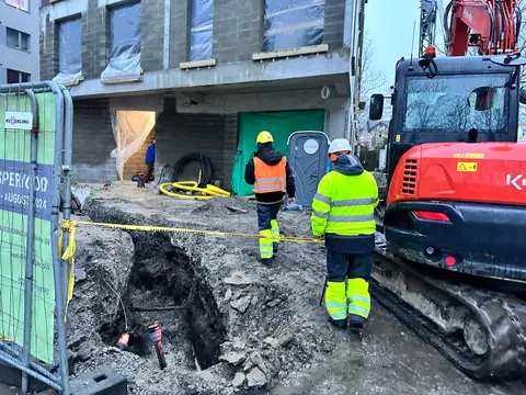 Nendel külmadel päevadel tegeleb meie meeskond aktiivselt gaasi- ja veetorude paigaldamisega Tehnika tänaval